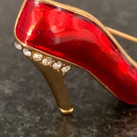 Stiletto High Heel Shoe Pin Red Enamel & Crystal 18k Gold Layered Brooch NEW - Picture 4 of 9